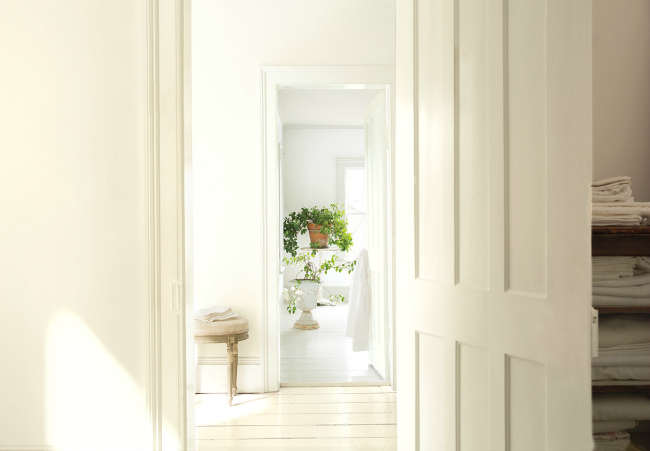 Simply White: Benjamin Moore's 2016 Colour of the Year
