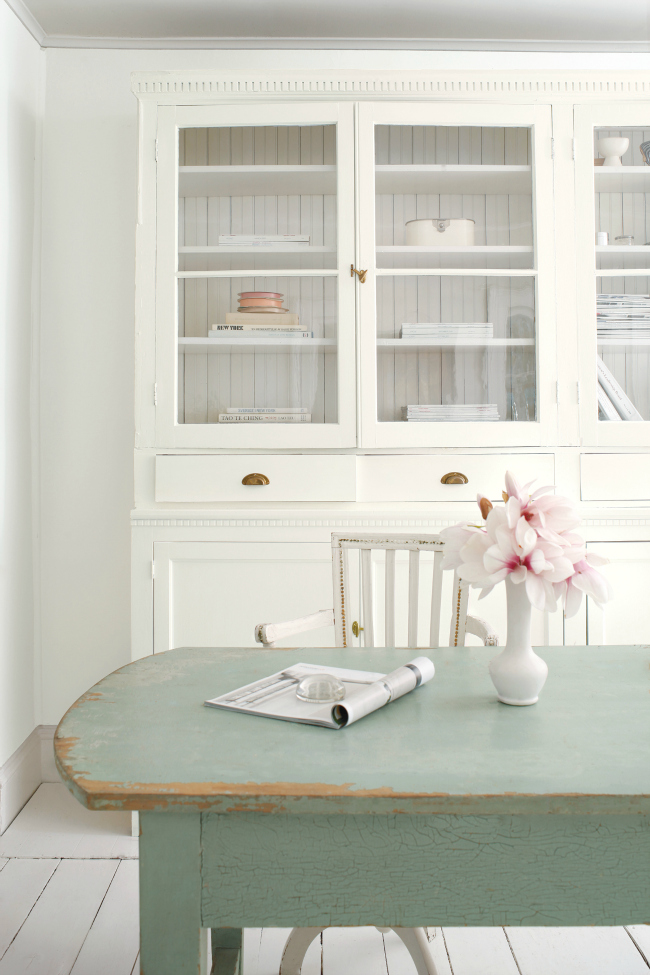 Simply White: Benjamin Moore's 2016 Colour of the Year